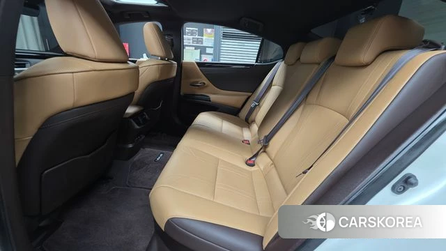 Lexus ES300h 7th generation 2021 Белый из Кореи, фото 2