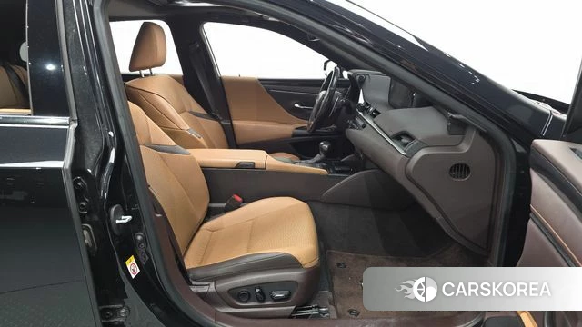 Lexus ES300h 7th generation 2018 Черный из Кореи, фото 2