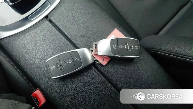 Mercedes-Benz C-Class W205 2019 Серебряный из Кореи, фото 2