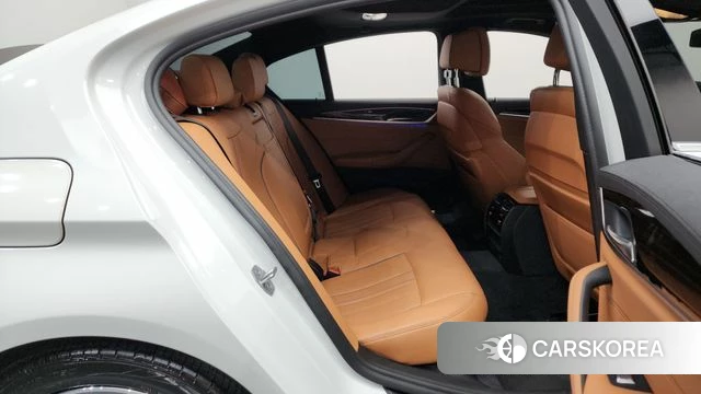 BMW 5 Series (G30) 2021 Белый из Кореи, фото 2