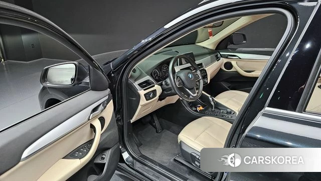 BMW X1 (F48) 2020 Черный из Кореи, фото 2