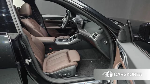 BMW 4 Series (G22) 2025 Черный из Кореи, фото 2