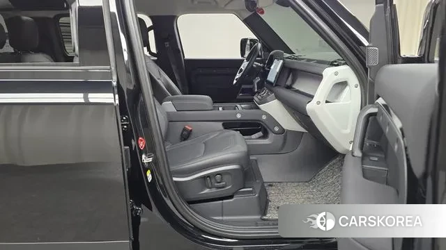 Land Rover Defender (L663) 2023 Черный из Кореи, фото 2