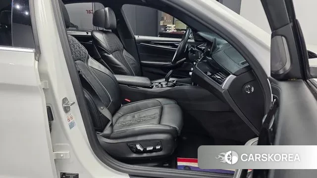 BMW 5 Series (G30) 2020 Белый из Кореи, фото 2