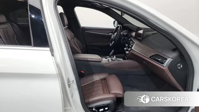 BMW 5 Series (G30) 2020 Белый из Кореи, фото 2