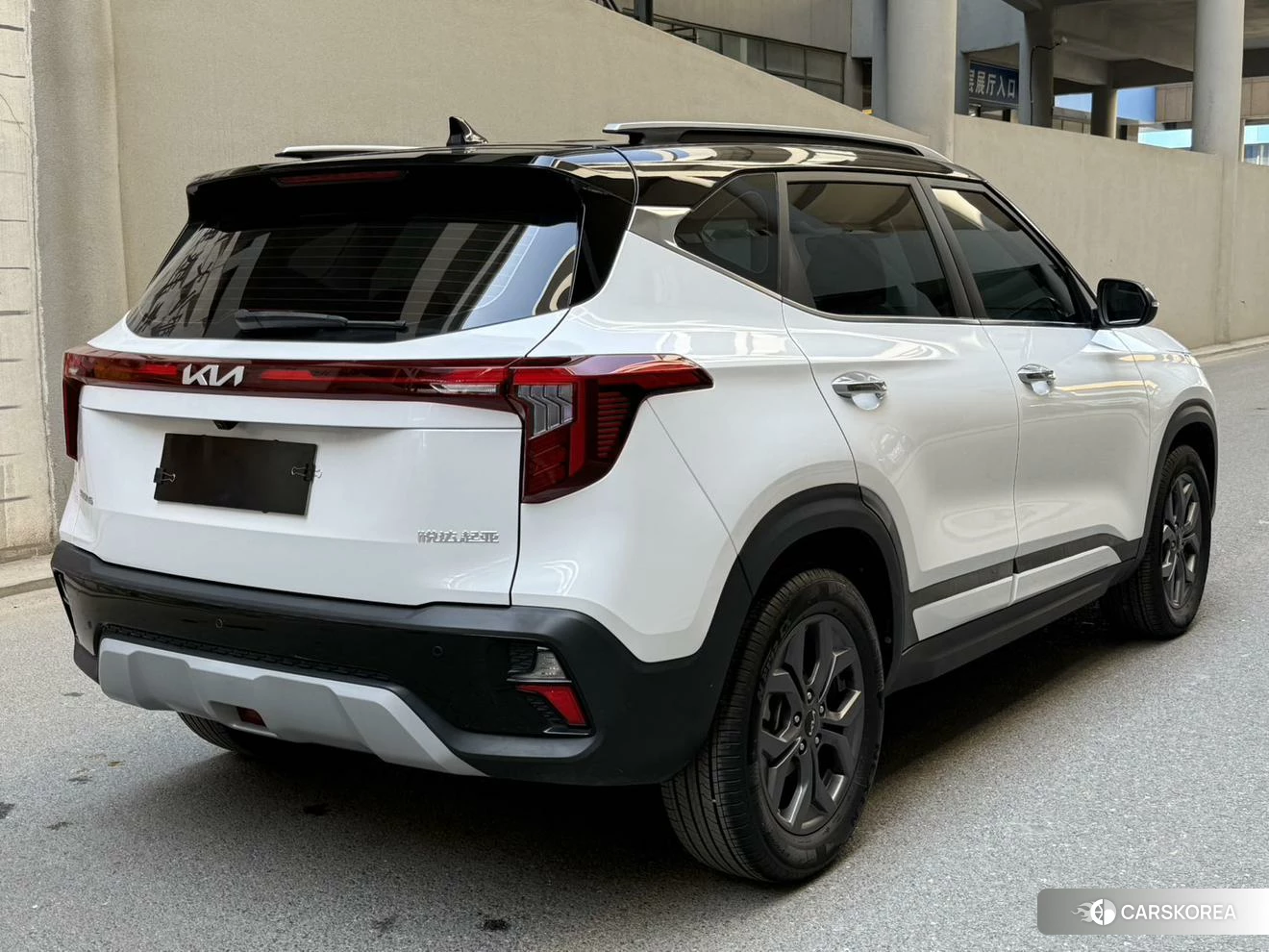 Kia Seltos 2023 Белый из Китая, фото 2
