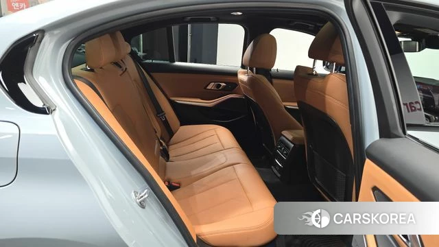 BMW 3 Series (G20) 2023 Серебряный из Кореи, фото 2