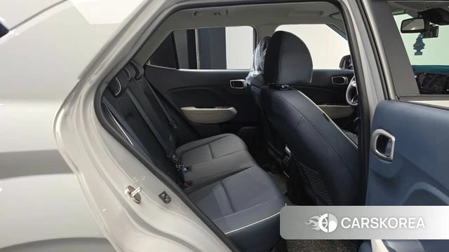 Hyundai Venue 2023 Серебристо-серый из Кореи, фото 2