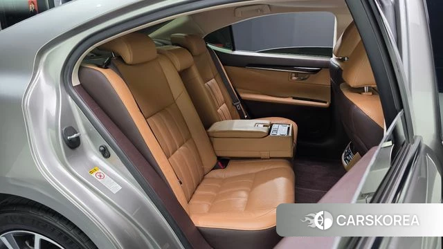 Lexus New ES300h 2018 Песочный из Кореи, фото 2