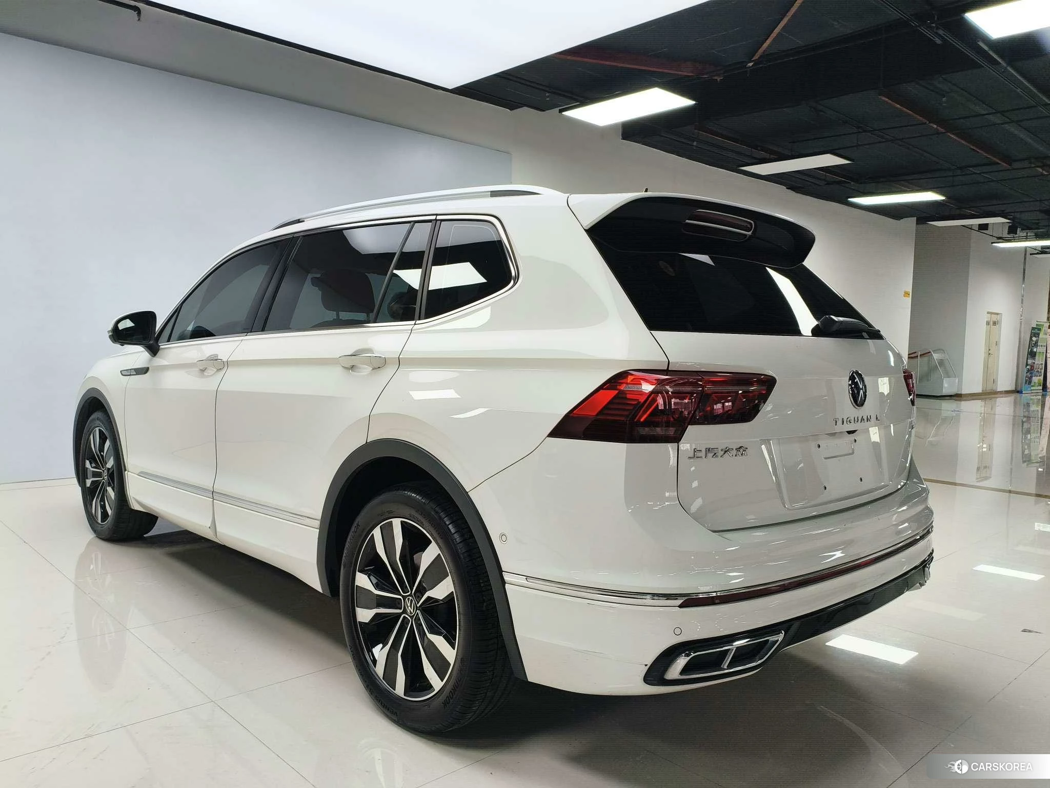 Volkswagen Tiguan L 2022 Белый из Китая, фото 2