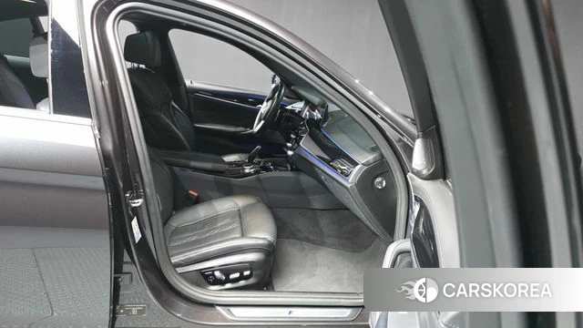 BMW 5 Series (G30) 2020 Серый из Кореи, фото 2