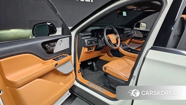 Lincoln Aviator 2nd generation 2024 Белый из Кореи, фото 2