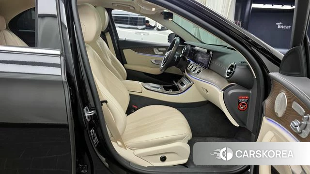 Mercedes-Benz E-Class W213 2023 Черный из Кореи, фото 2