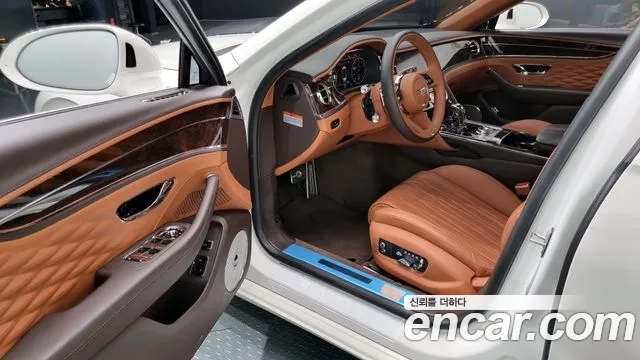 Bentley Flying Spur 3rd Generation 2022 Белый из Кореи, фото 2
