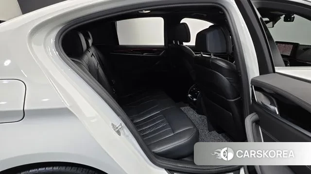 BMW 5 Series (G30) 2020 Белый из Кореи, фото 2