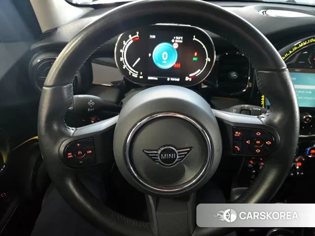 Mini Cooper 2024 Серебряный из Кореи, фото 2