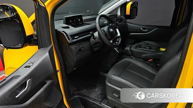 Hyundai Staria 2023 Желтый из Кореи, фото 2