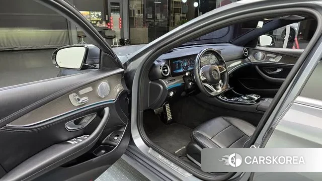 Mercedes-Benz E-Class W213 2018 Серый из Кореи, фото 2