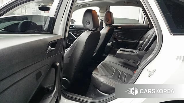 Volkswagen 7th Generation of Jetta 2023 Белый из Кореи, фото 2