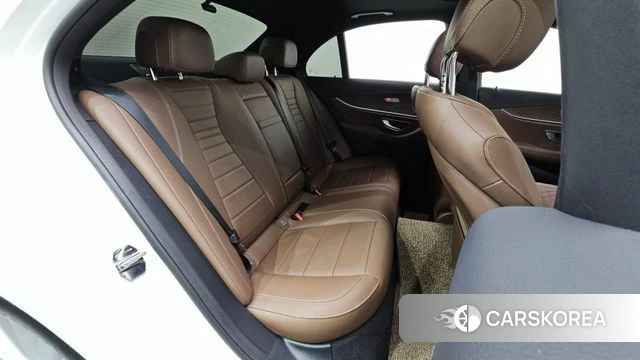 Mercedes-Benz E-Class W213 2023 Белый из Кореи, фото 2