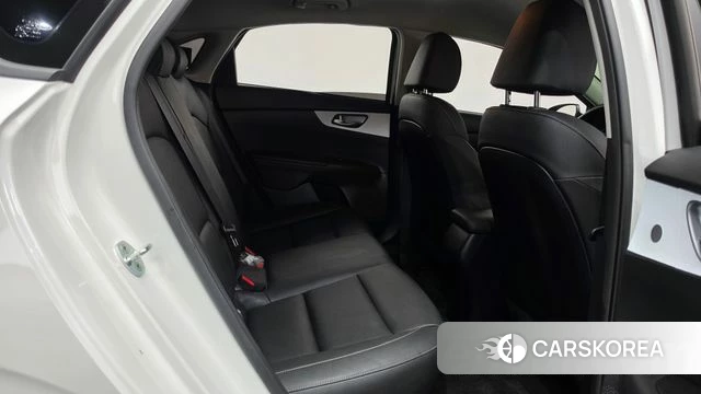 Kia The New K3 2nd generation 2021 Белый из Кореи, фото 2