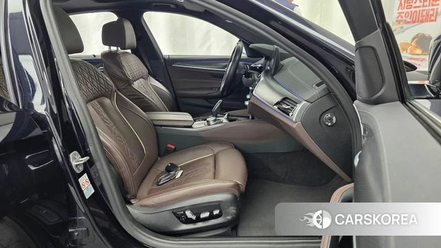 BMW 5 Series (G30) 2022 Черный из Кореи, фото 2