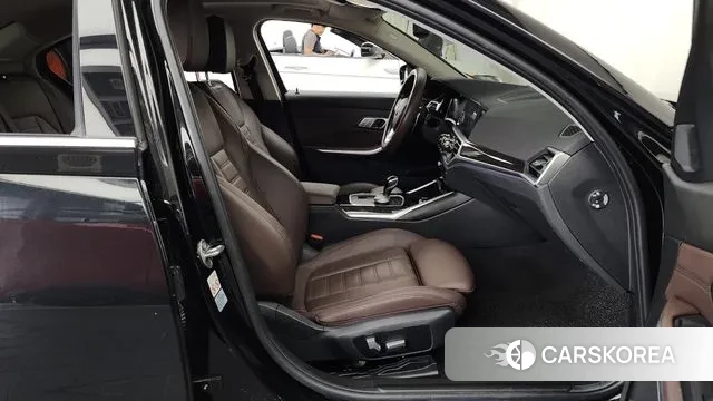 BMW 3 Series (G20) 2022 Черный из Кореи, фото 2