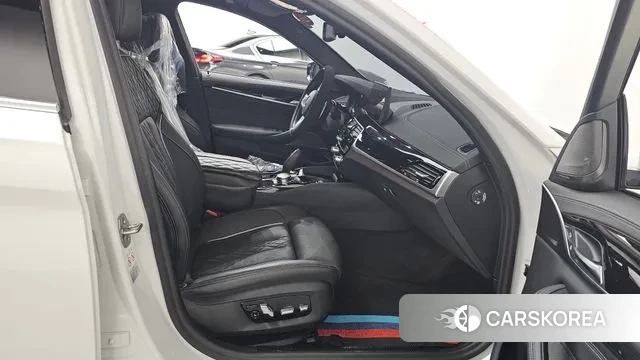 BMW 5 Series (G30) 2022 Белый из Кореи, фото 2