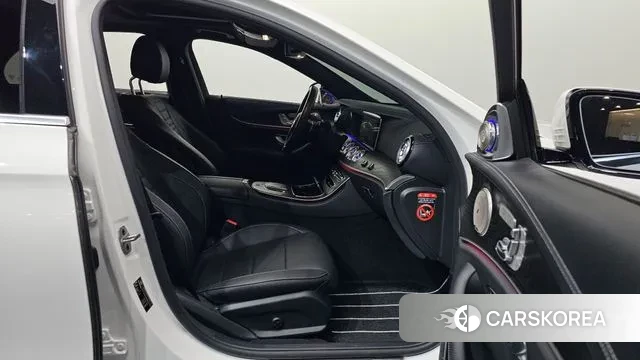 Mercedes-Benz E-Class W213 2022 Белый из Кореи, фото 2