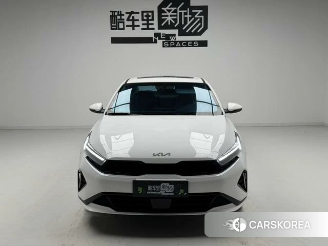 Kia K3 2023 Белый из Китая, фото 2