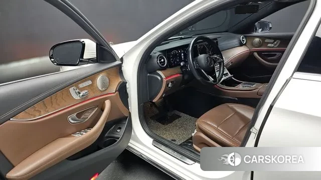 Mercedes-Benz E-Class W213 2021 Белый из Кореи, фото 2