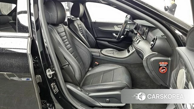 Mercedes-Benz E-Class W213 2022 Черный из Кореи, фото 2