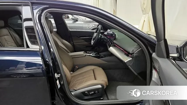 BMW 5 Series (G60) 2024 Синий из Кореи, фото 2