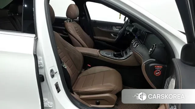 Mercedes-Benz E-Class W213 2023 Белый из Кореи, фото 2