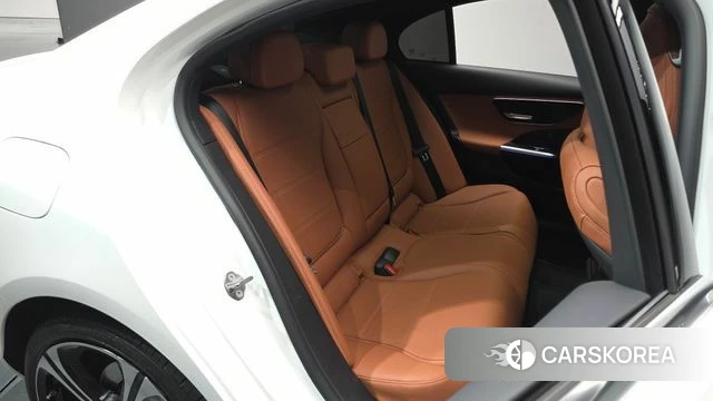 Mercedes-Benz C-Class W206 2023 Белый из Кореи, фото 2
