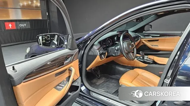 BMW 5 Series (G30) 2021 Черный из Кореи, фото 2