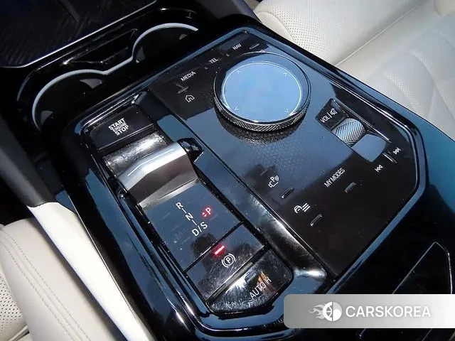 BMW 5 Series (G60) 2024 Белый из Кореи, фото 2