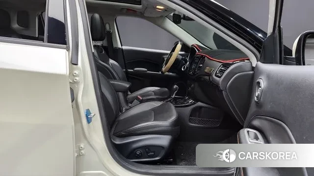 Jeep Compass 2nd Generation 2018 Белый из Кореи, фото 2