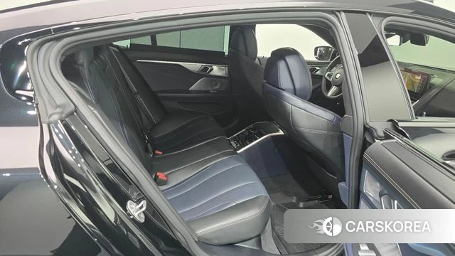 BMW 8 Series (G15) 2025 Черный из Кореи, фото 2