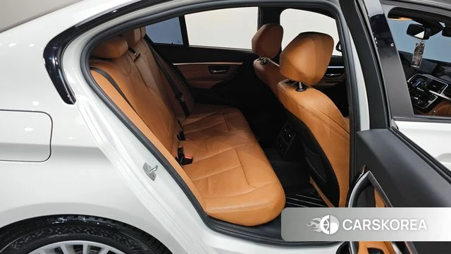 BMW 3 Series (F30) 2018 Белый из Кореи, фото 2