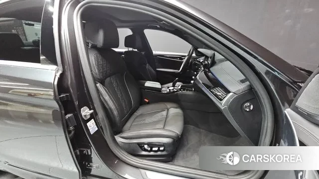 BMW 5 Series (G30) 2021 Серый из Кореи, фото 2