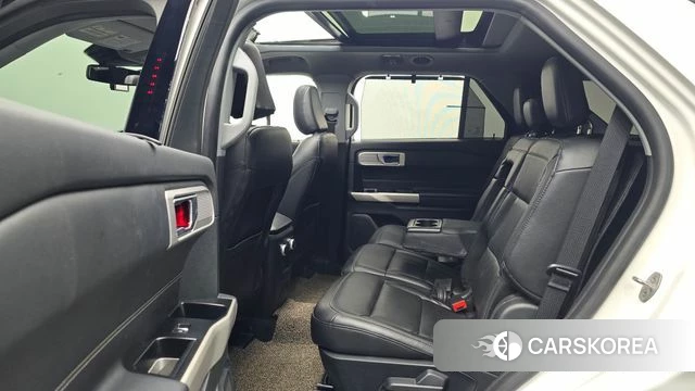 Ford Explorer 6th Generation 2022 Белый из Кореи, фото 2