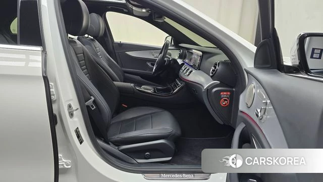 Mercedes-Benz E-Class W213 2021 Белый из Кореи, фото 2