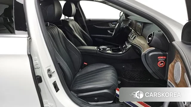 Mercedes-Benz E-Class W213 2019 Белый из Кореи, фото 2