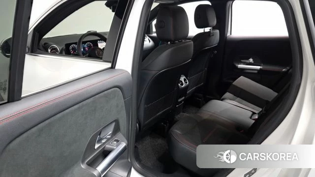 Mercedes-Benz GLA - Class H247 2024 Белый из Кореи, фото 2