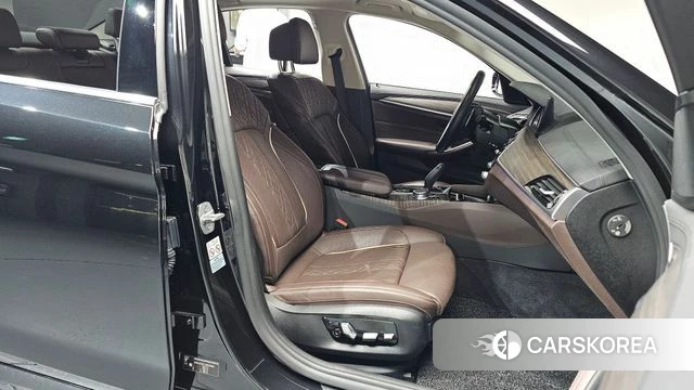 BMW 5 Series (G30) 2018 Черный из Кореи, фото 2