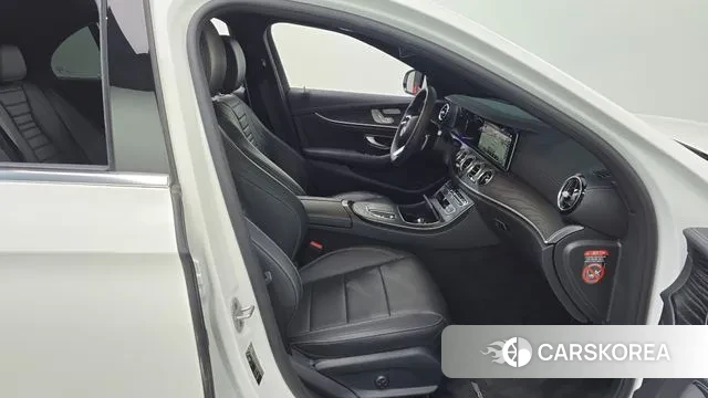 Mercedes-Benz E-Class W213 2020 Белый из Кореи, фото 2