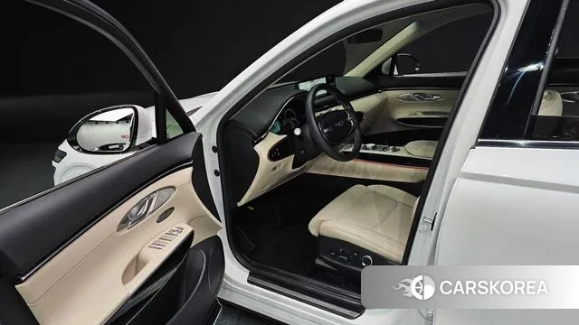 Genesis GV70 2023 Белый из Кореи, фото 2