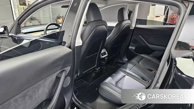 Tesla Model Y 2023 Черный из Кореи, фото 2