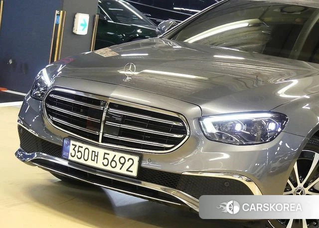 Mercedes-Benz E-Class W213 2021 Серый из Кореи, фото 2